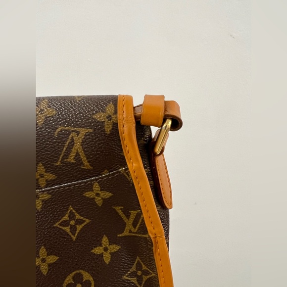 Authentic Menilmontant PM Louis Vuitton Flap messenger bag - Picture 8 of 15